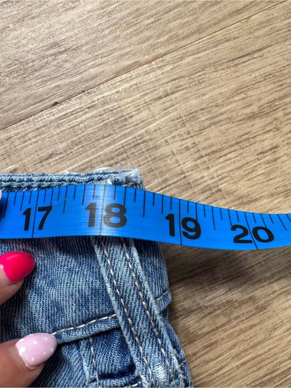 Hollister Low-Rise Baggy Jeans W32 14R Regular Light Wash Chain Charm Detail Y2K - Picture 8 of 11